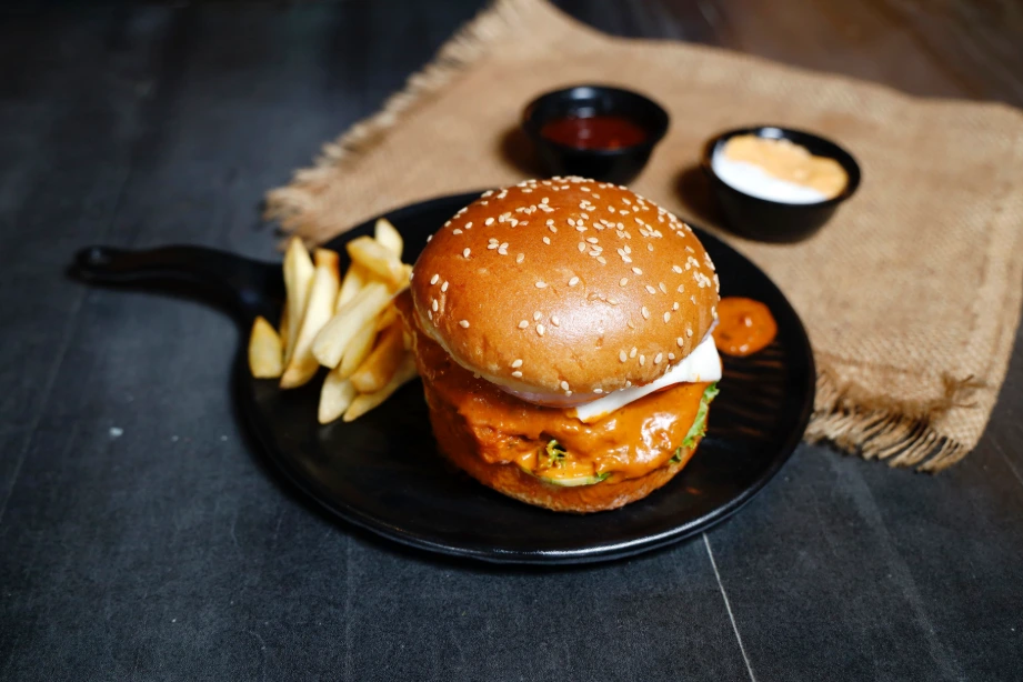 Makhni Paneer Burger Cheese (S)